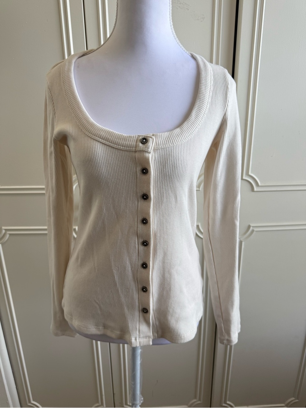 Victoria's Secret PINK cream ribbed knit long sleeve button up top